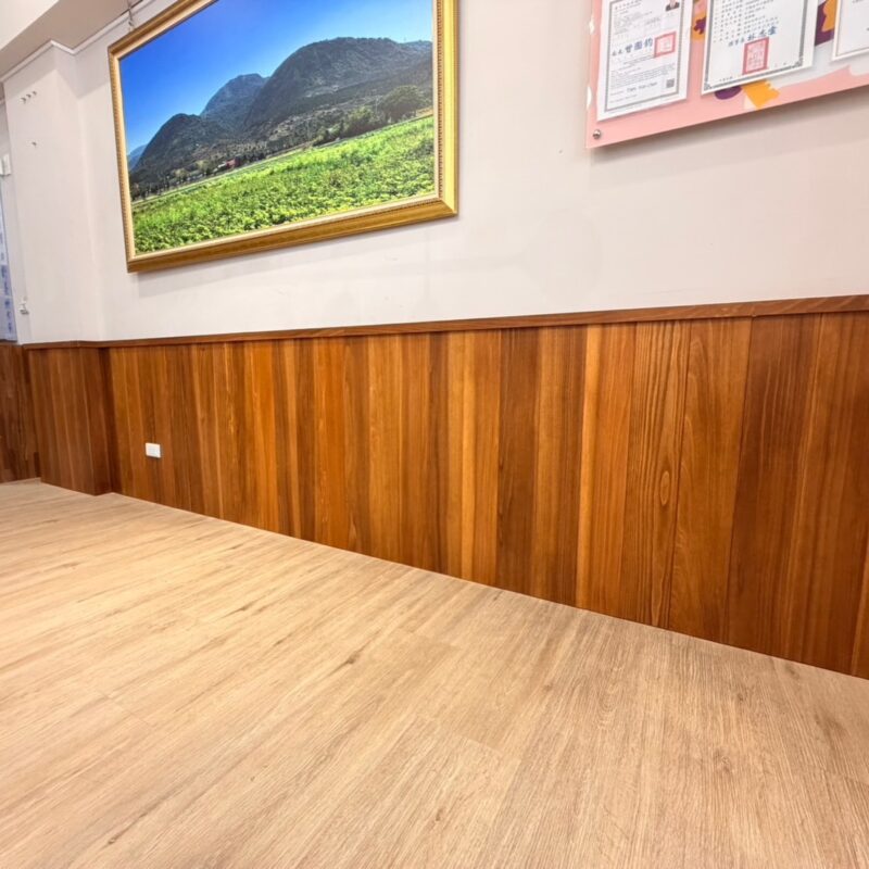 日杉企口壁板加柚木染色,牆面翻新施工完成